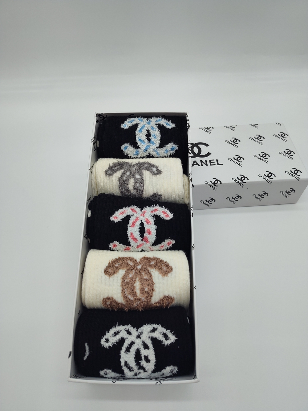 Fashion Crew Socks 5 Pair Gift Box CC Logo Black Ivory Cozy Set NIB